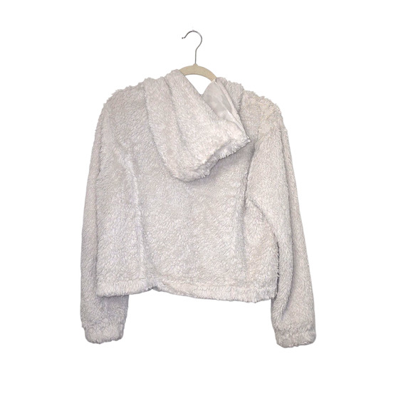 Ambiance outerwear
Women's fur jacket 
Large 
Made in china 
100% Polyester 
‼️ - Picture 3 of 3